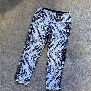 B&w tie dye cropped leggings